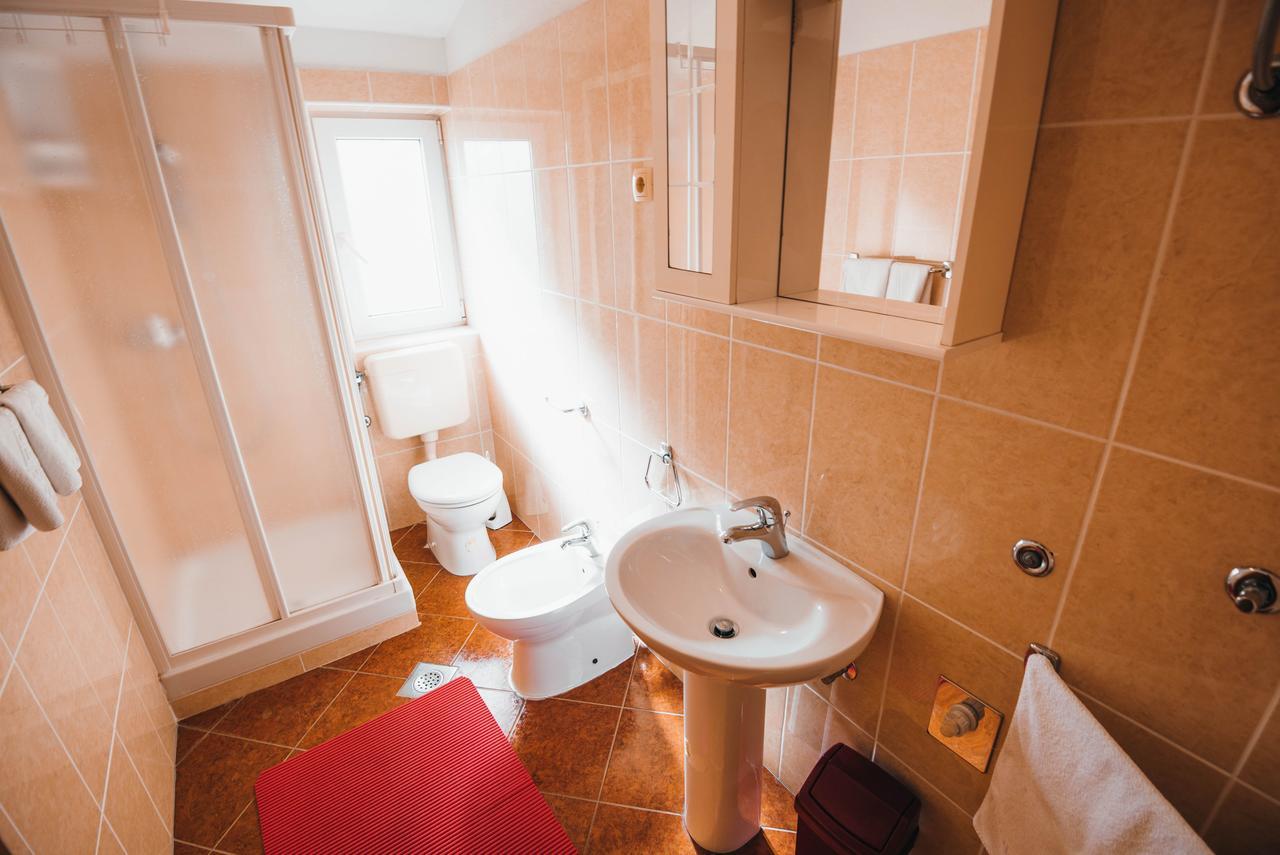 Apartments Visnjic ザボリッチ エクステリア 写真